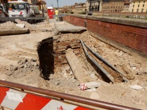 Lavori Crollo lungarno voragine firenze