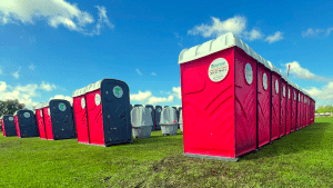 Servizio bagni mobili pulizia sanfiicazione area WC grandi eventi musicali