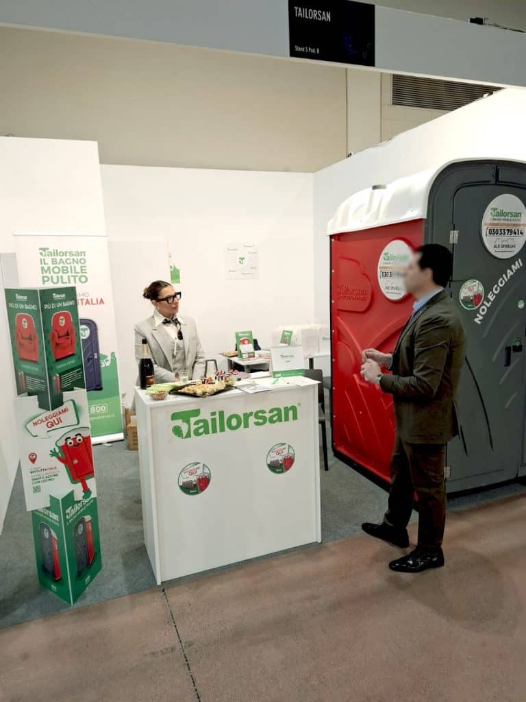 tailorsan e ale spurghi a bergamo per edil 2026 con uno stand dedicato al servizio bagni mobili più affidabile d'italia