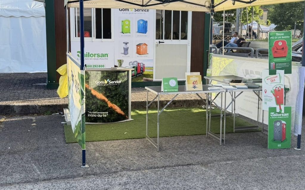 Lo stand GOM service e Tailorsan espone alla fiera della Bufaletta a Frosinone i vantaggi del noleggio bagni chimici per agricoltura e zootecnica